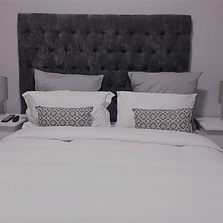 Bed and Breakfast Sapphire Court Габороне Екстер'єр фото